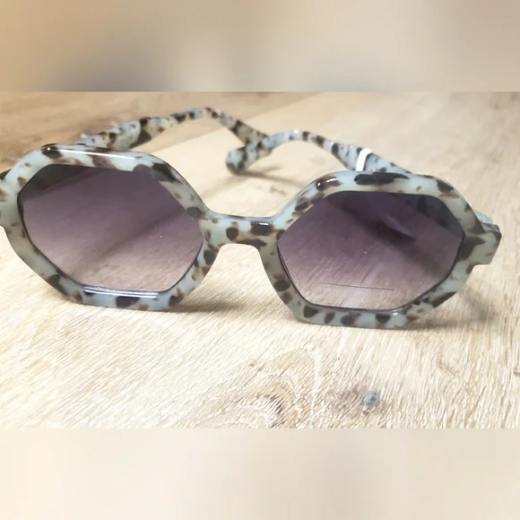 Vince Camuto | Accessories | Nwtsunglasses | Poshmark display picture 1